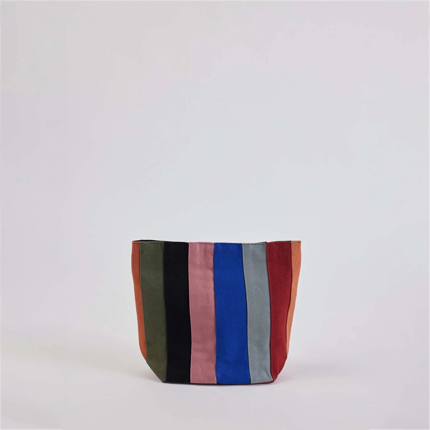 Stylish and versatile foldable clutch bag for any occasion