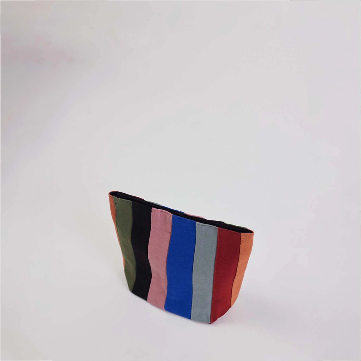 Elegant and compact design perfect for day and night use