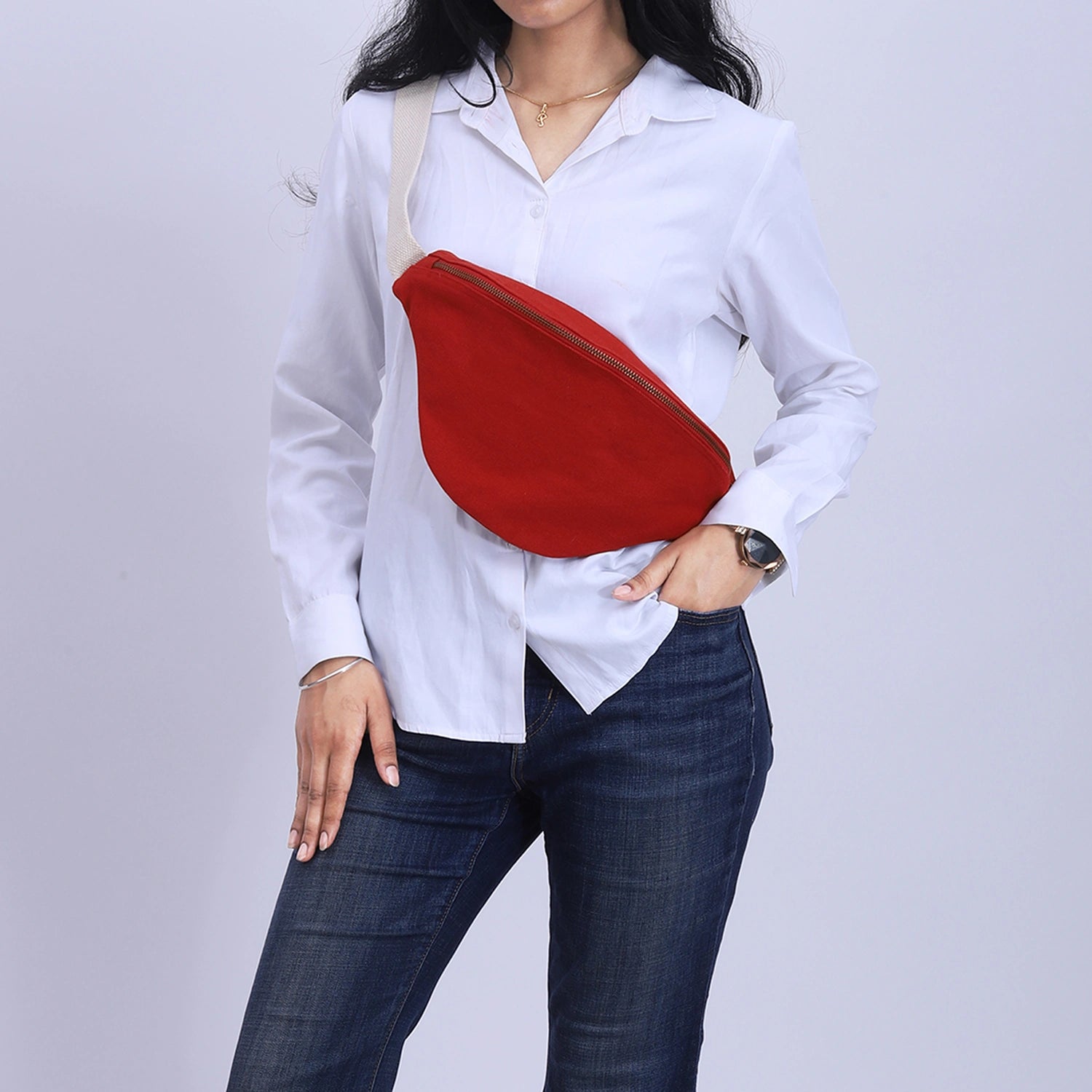 "Durable Safira banana-shaped dog bag"