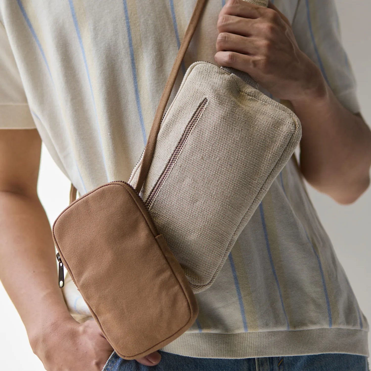 Check our stylish and durable mobile phone pouch online