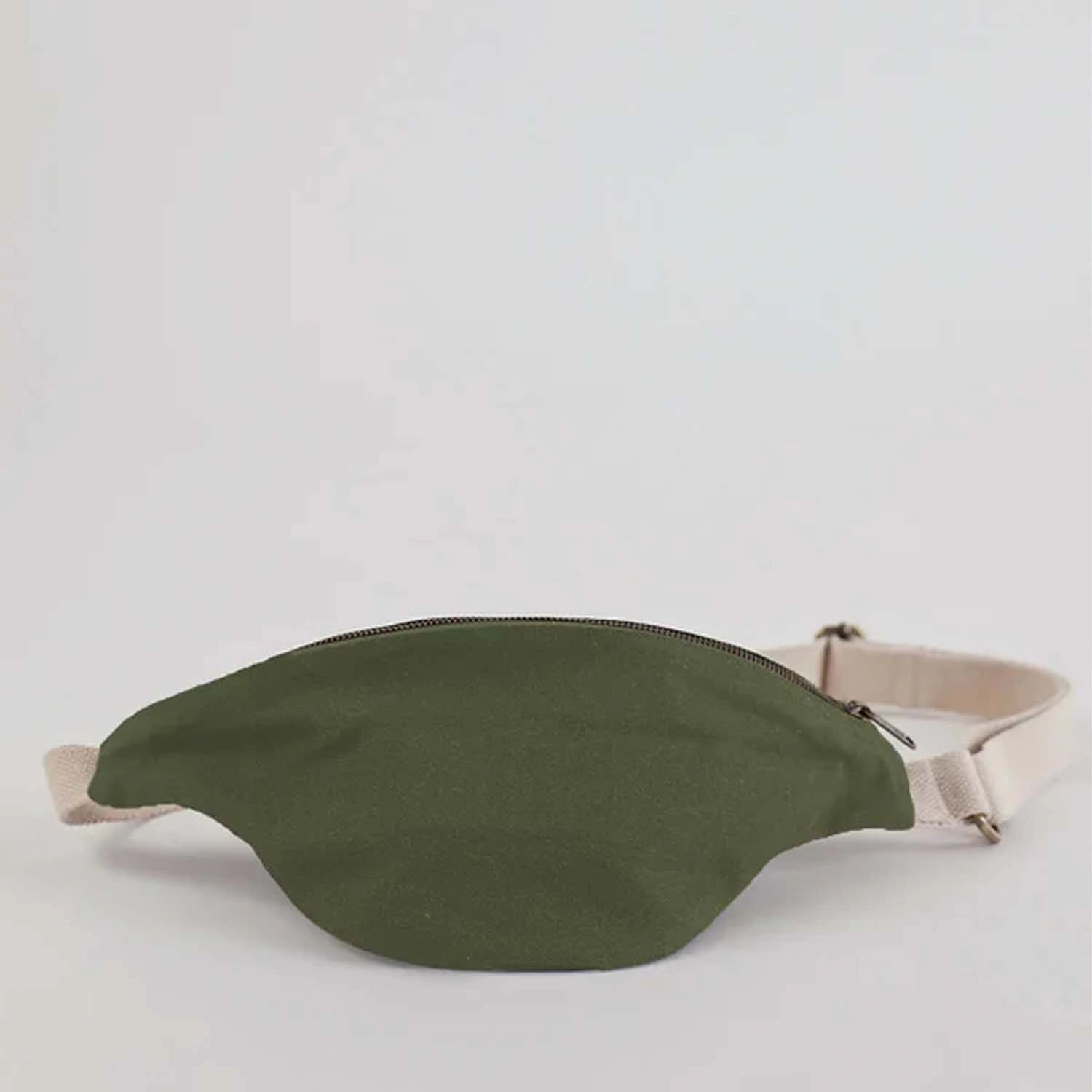 "Trendy pet bag in banana shape for dogs"