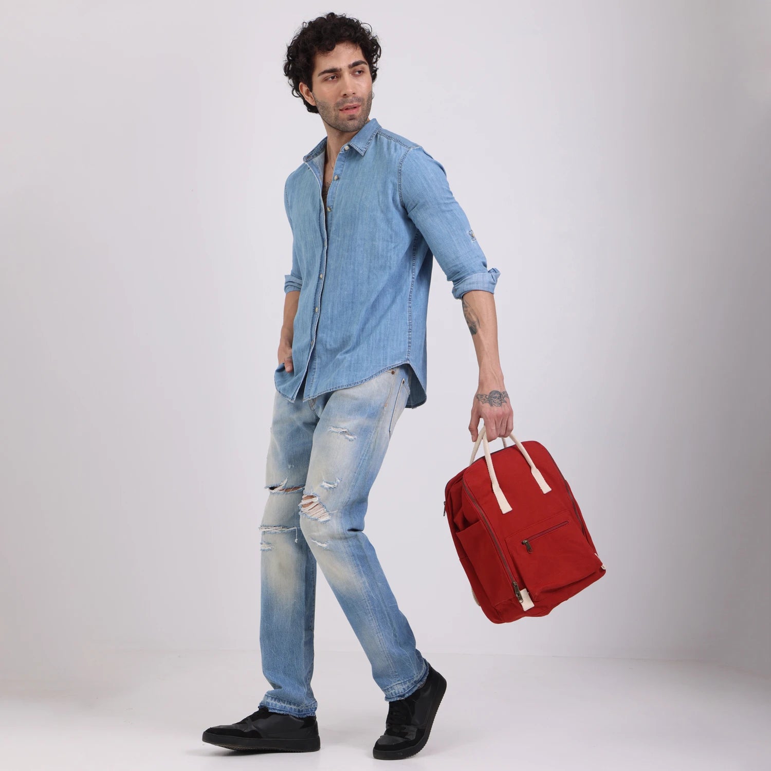 Durable Aki laptop backpack large with ergonomic shoulder straps