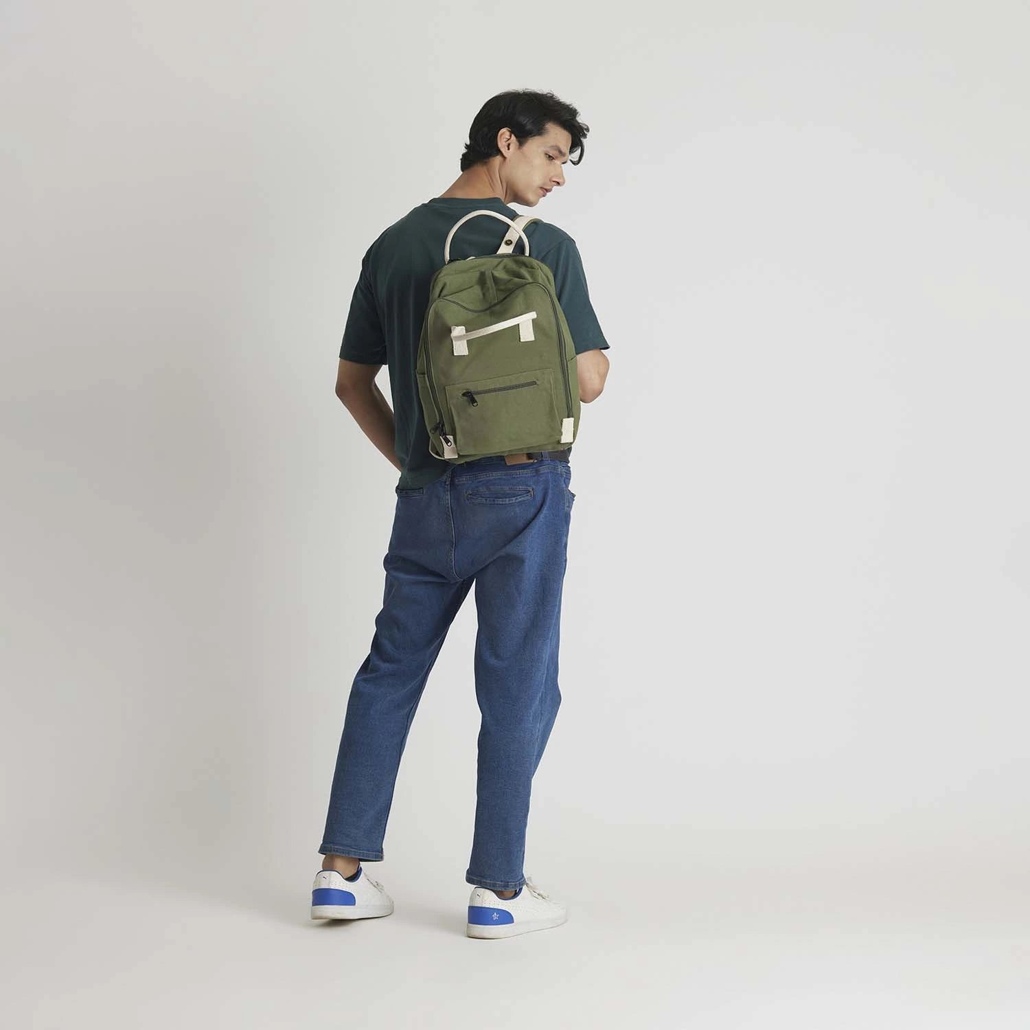 Spacious Aki laptop backpack large suitable for professionals and students