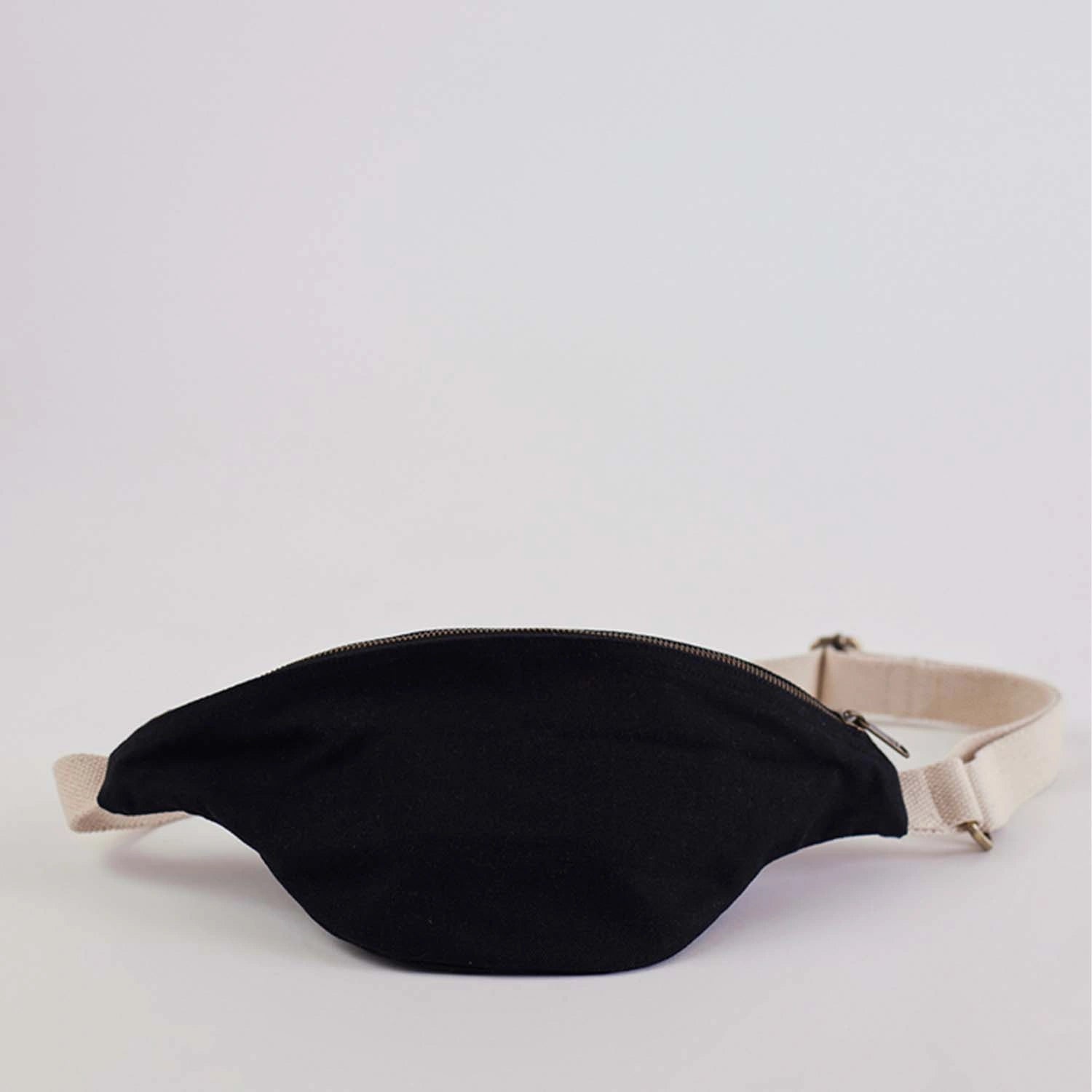"Cute and functional Safira dog bag"