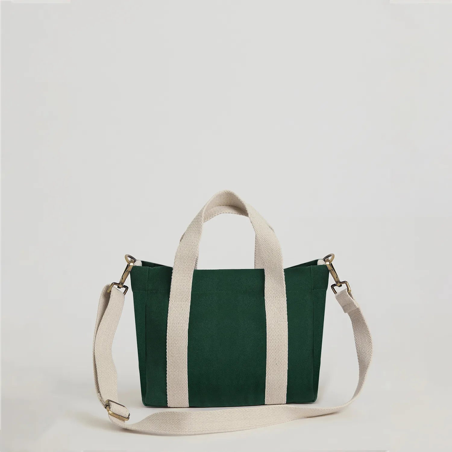High-quality finish makes it a reliable everyday bag