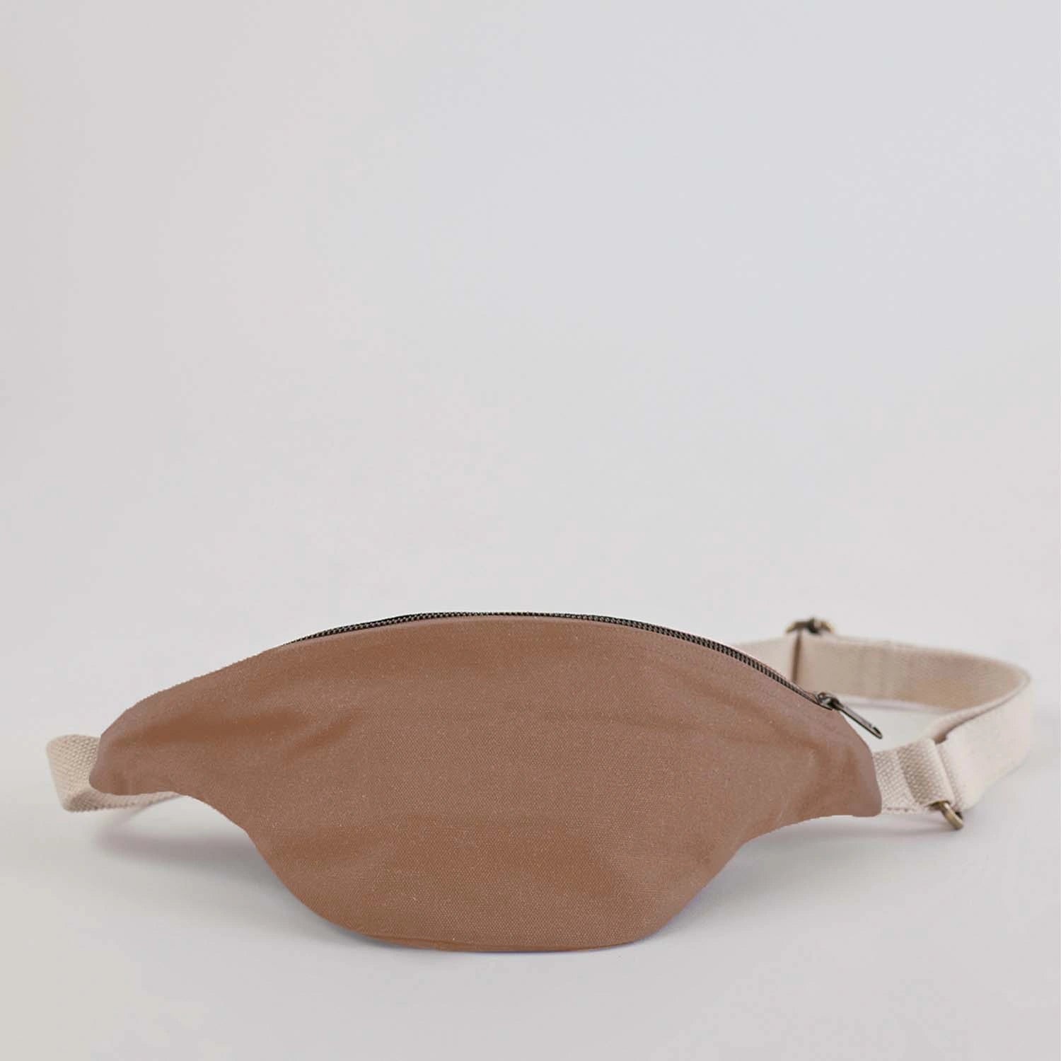 "Safira Banana Bag for fashionable dog owners"