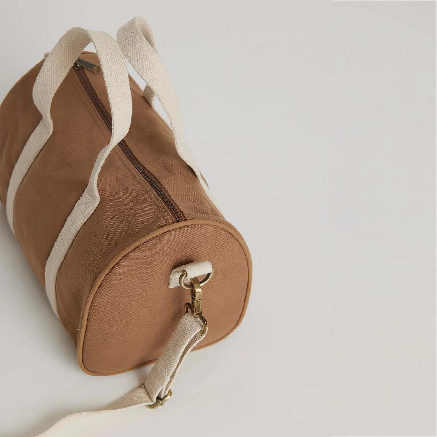 Spacious yet flexible, our happy men's travel duffle bag