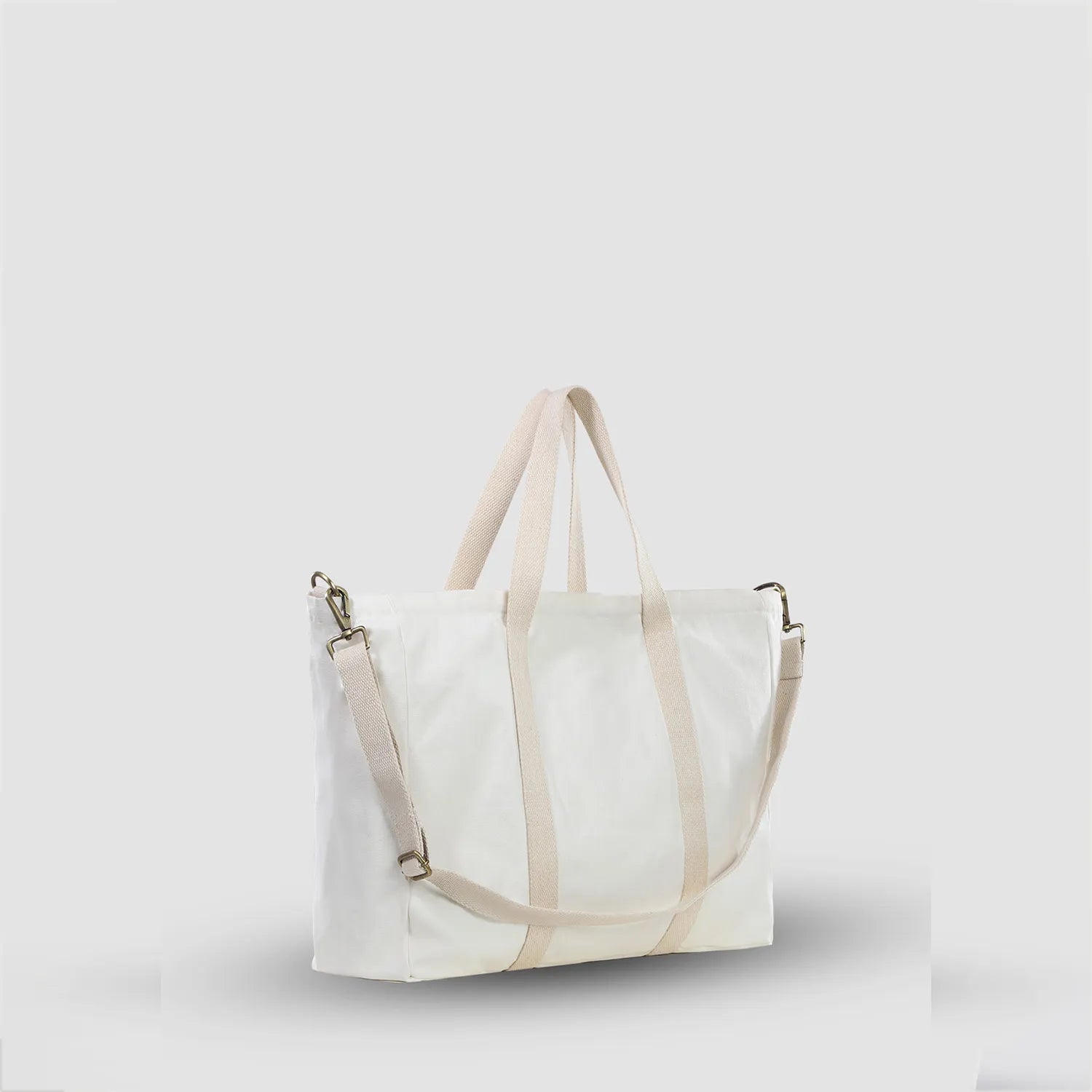 Elegant Sun J Bag in with OEKO-TEX certified metal zipper for durability