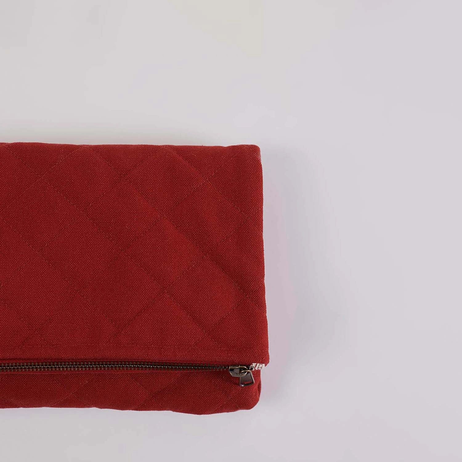 A stylish clutch bag for every woman. Browse our Krista Foldable Quilted
