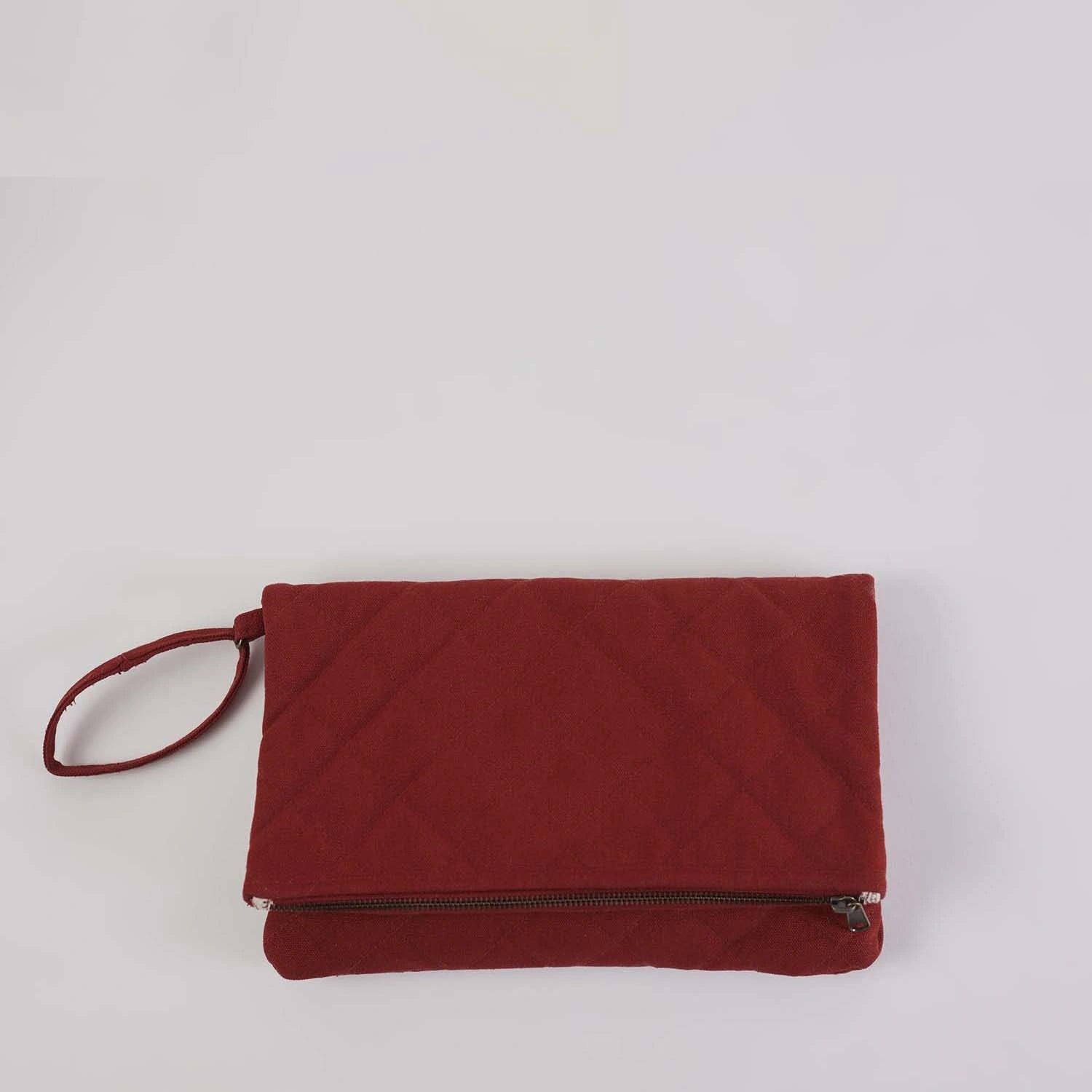 Designed to fold, our Krista Folaable clutches for women online