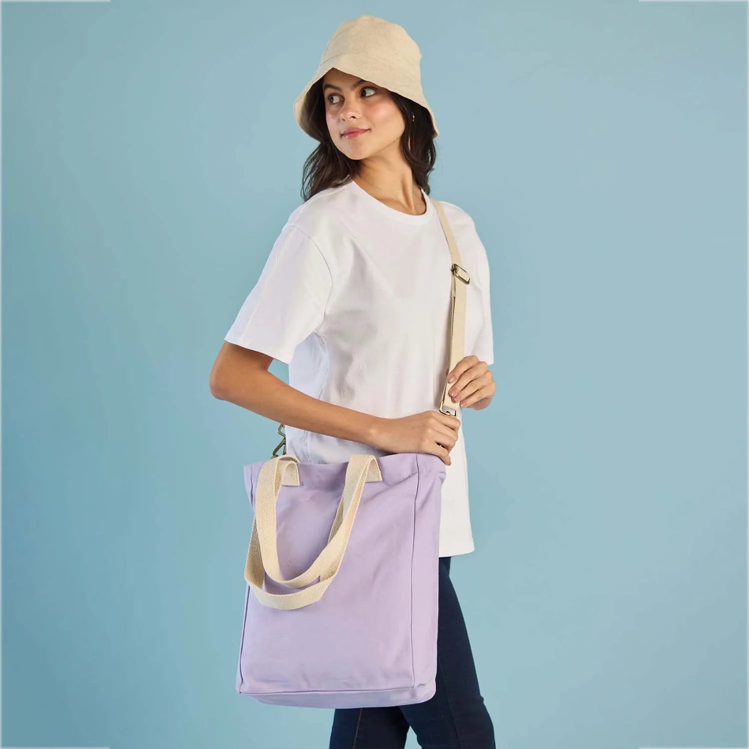 Adjustable strap makes it a versatile carryall