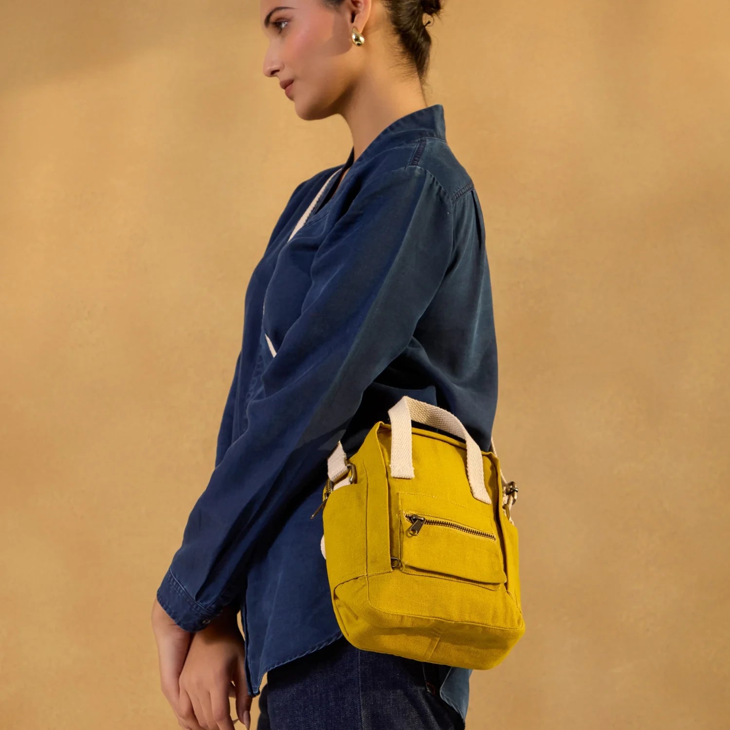 Perfect for personal and work, our Mini Aki crossbody sling bag