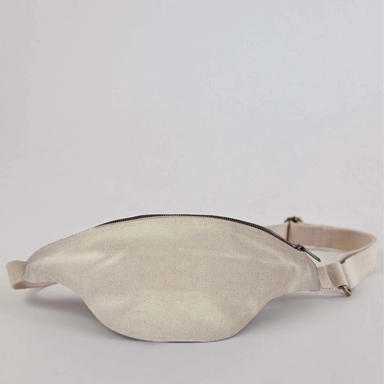 "Compact and practical Safira pet bag"
