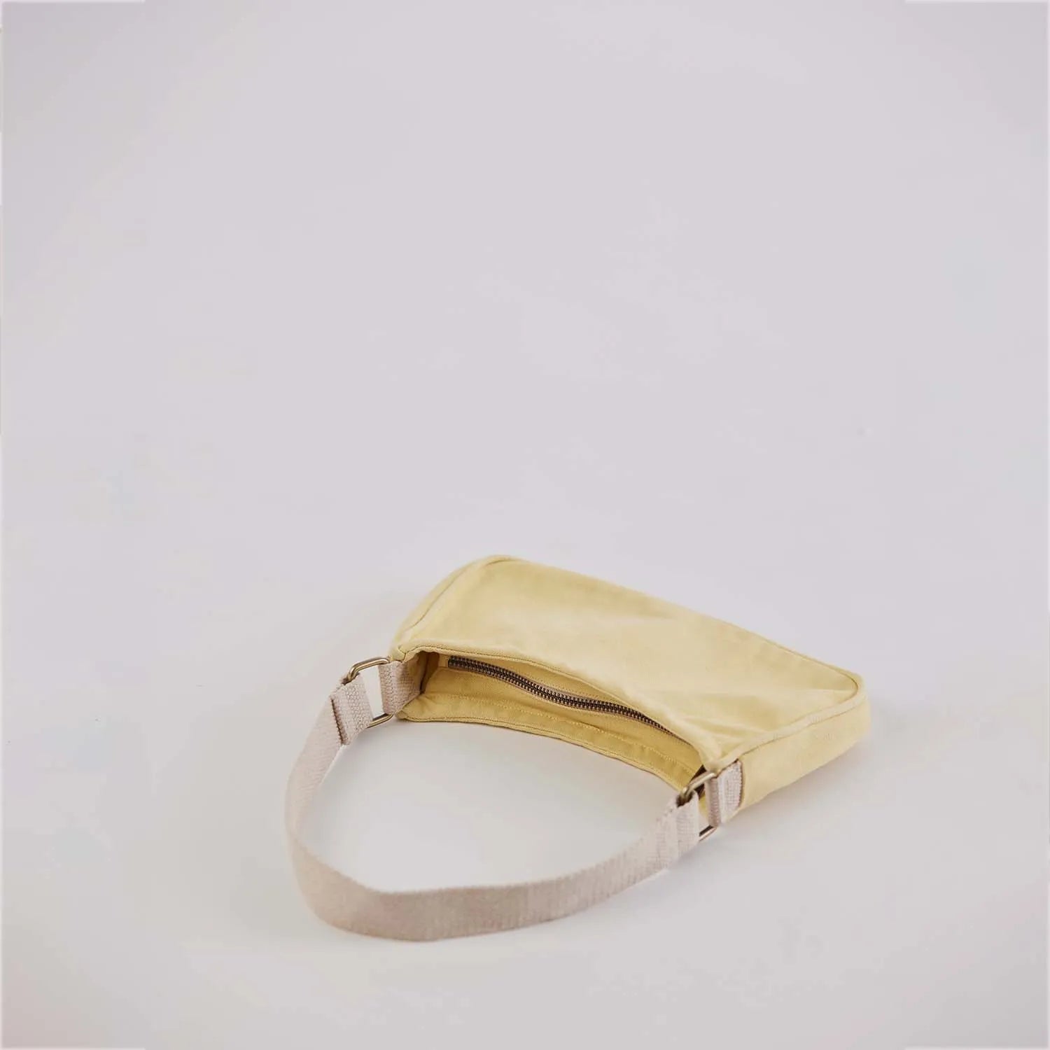Secure zipper closure keeps belongings safe and organized