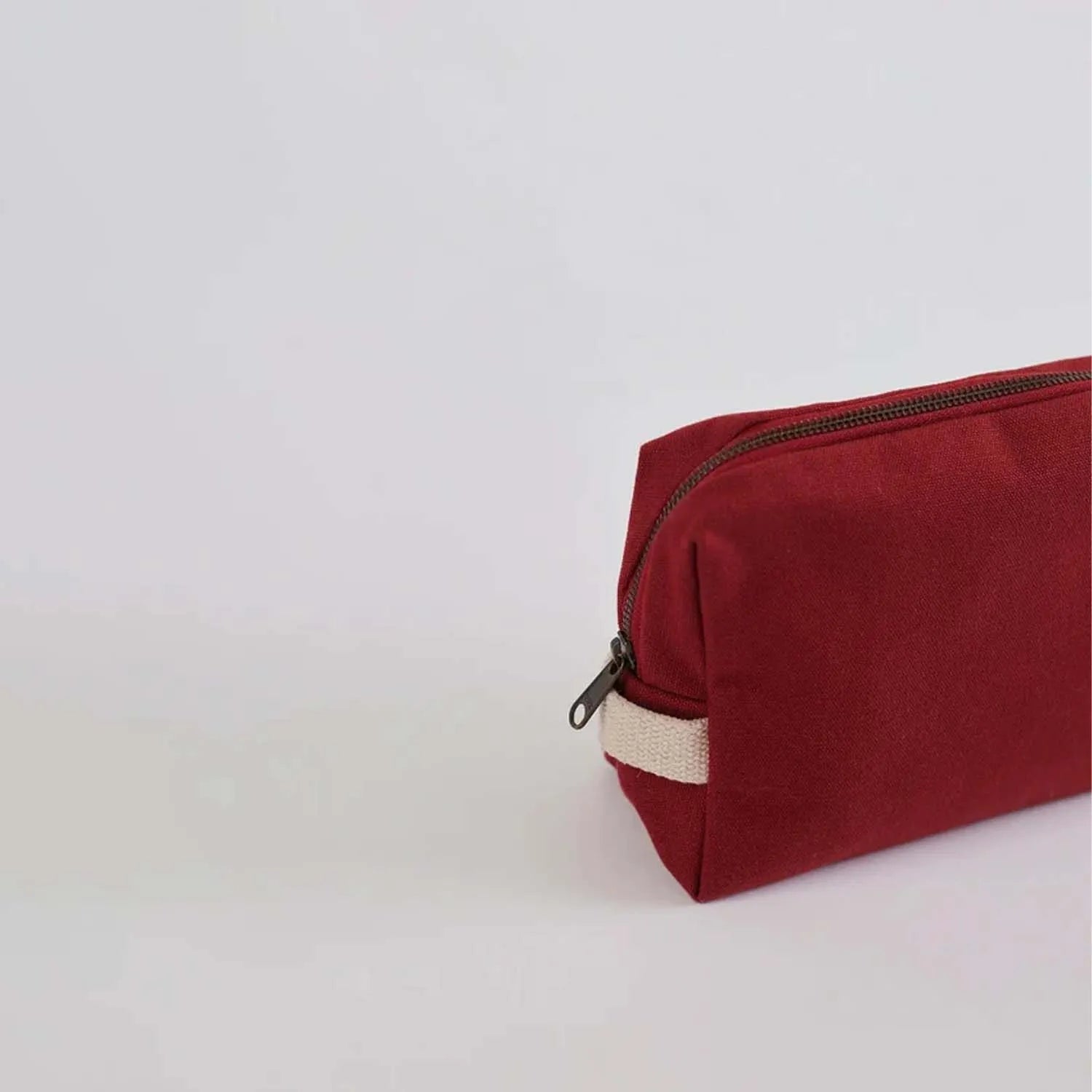 Elegant and minimalistic vanity bag for travel and home use