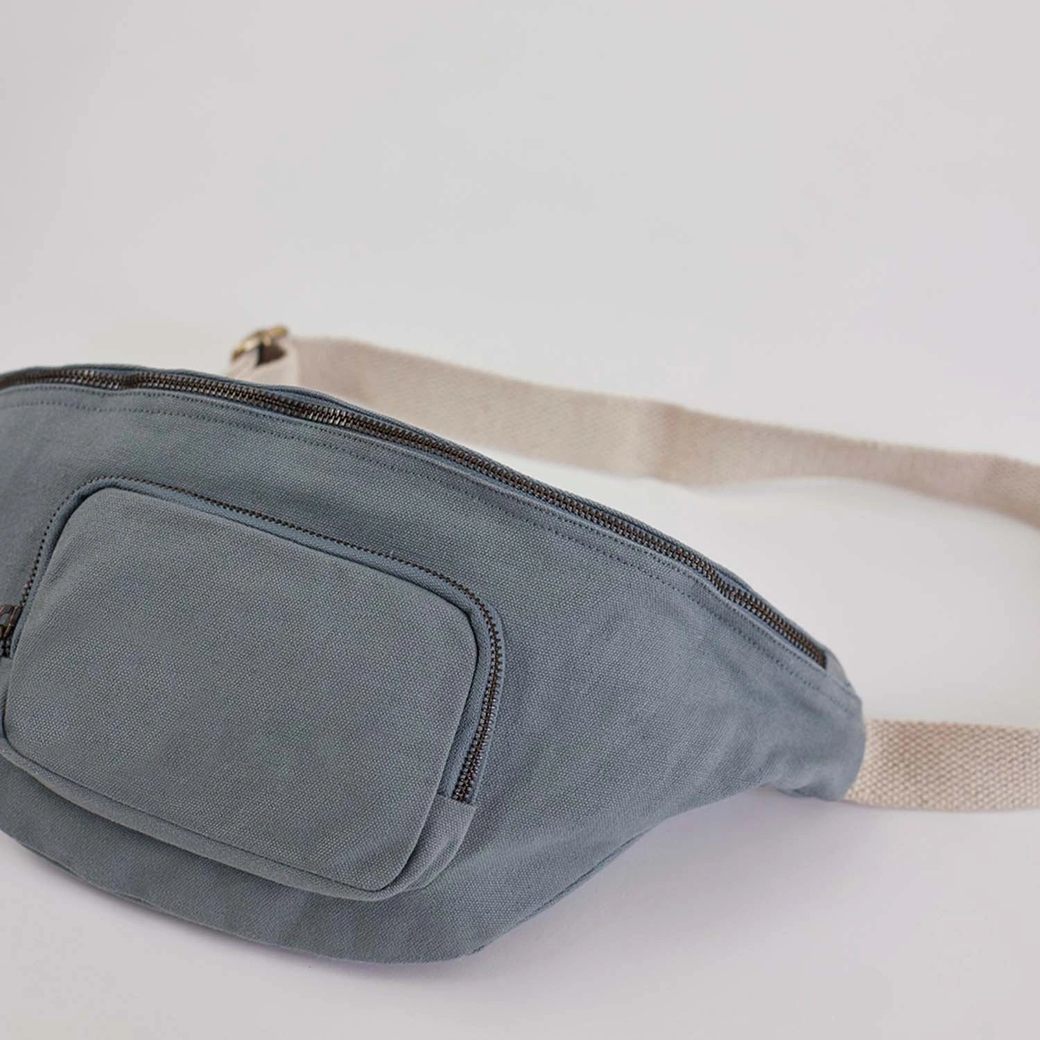 Sif Saf Banana Bag for a stylish and practical accessory