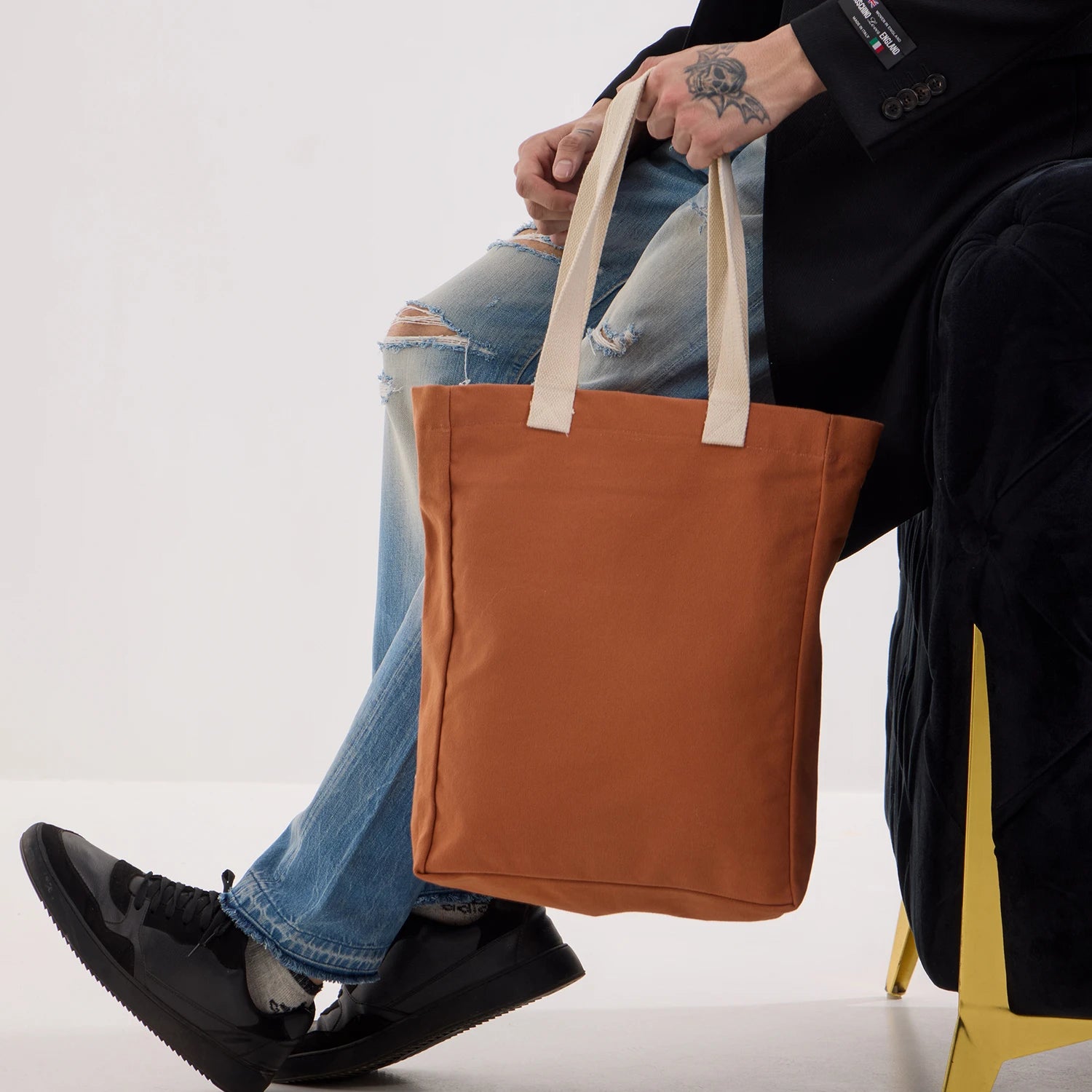 Chic and eco-friendly tote bag for shopping and travel