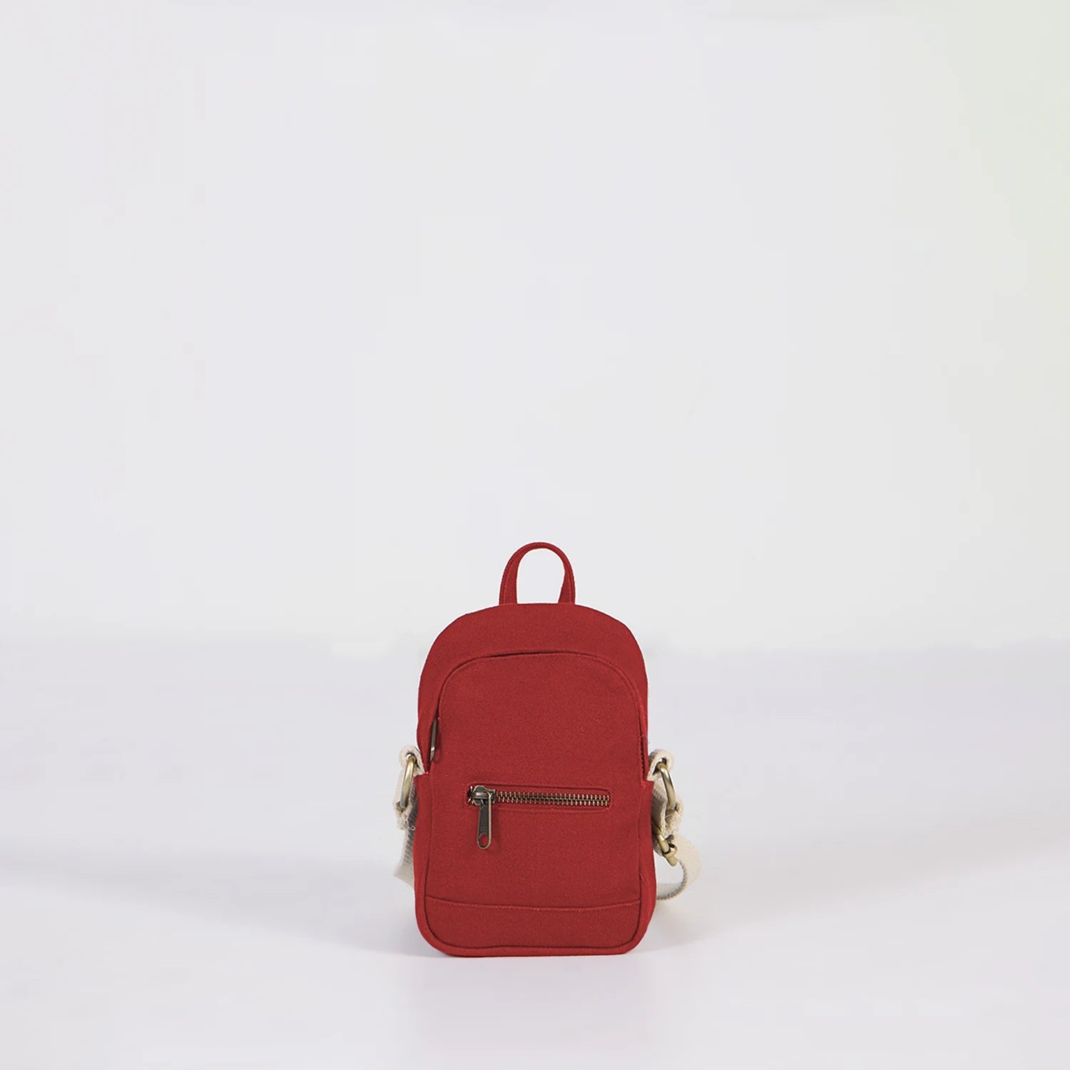 Compact and stylish, our Crimson Lucas phone bag for women