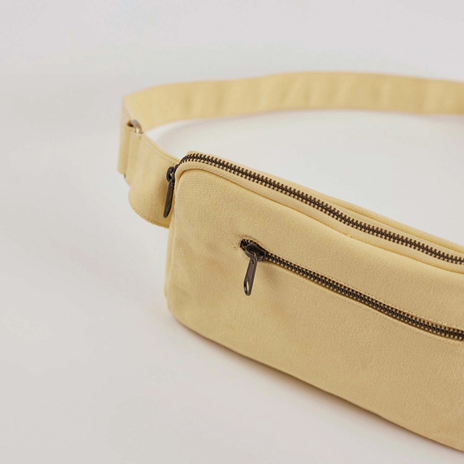 Ideal for travel, our J banana running waist bag available online