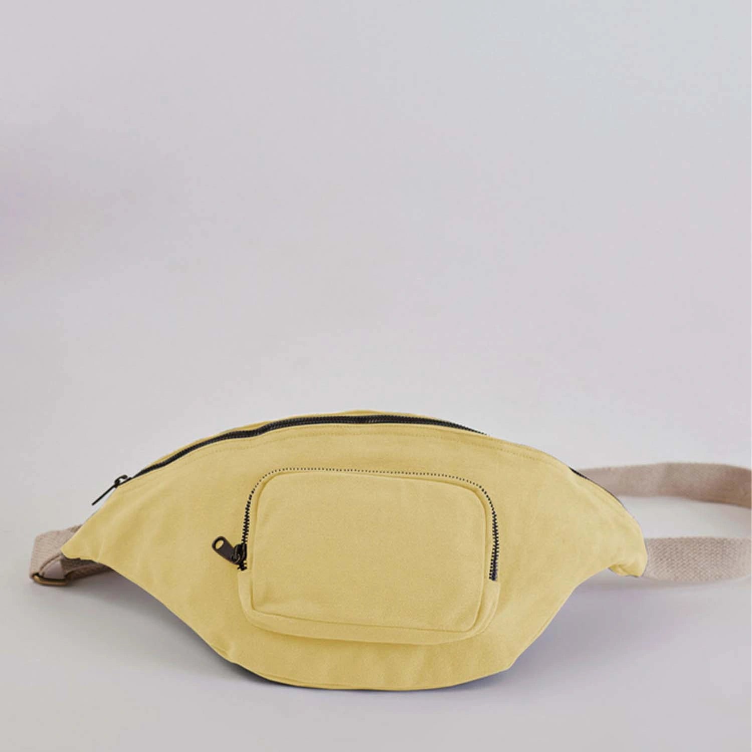 Sif Saf Banana Bag with functional zipper closure