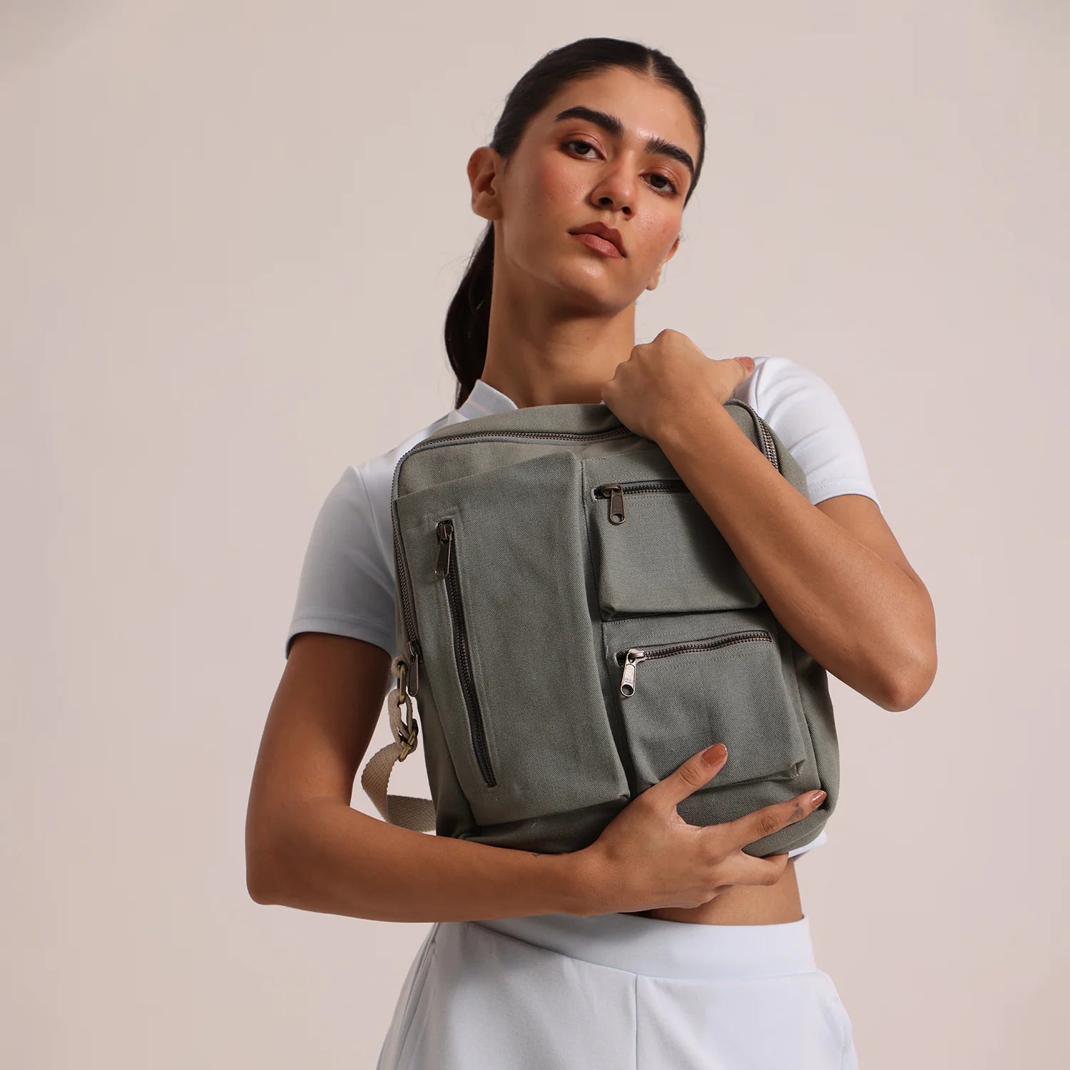 Designed to everyday use, check out our side bag for men