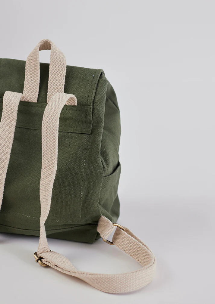 Haper Backpack Large with durable straps and minimalist design