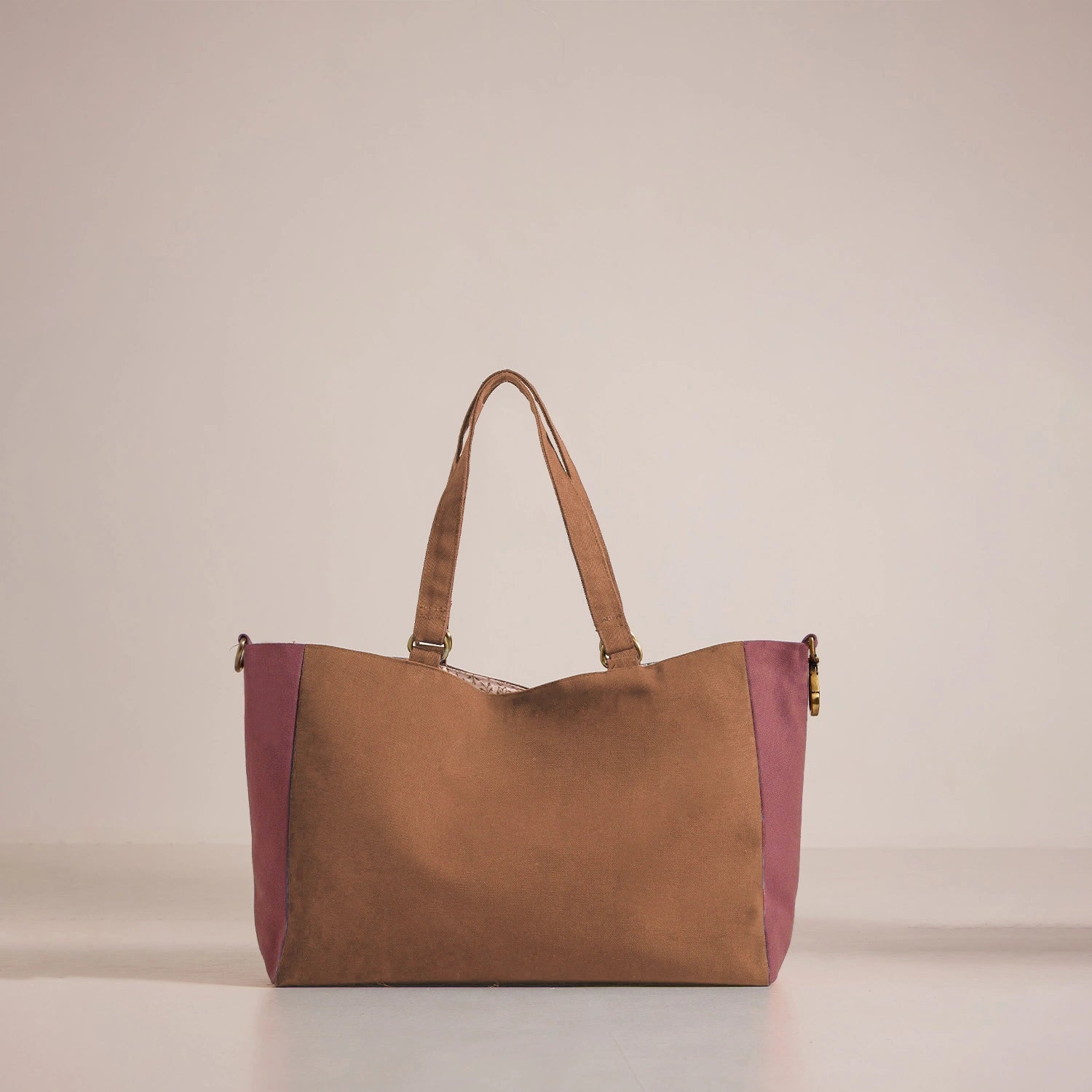 Pratical yet refined, check out our Faf shopper tote bag online