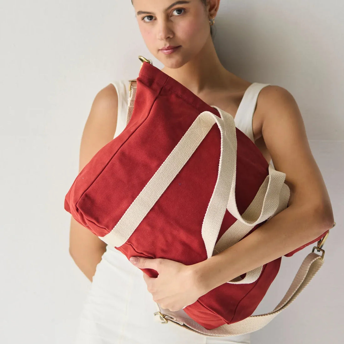 Trendy Sun J Bag in pastel pink with a printed inner lining and adjustable strap for comfort
