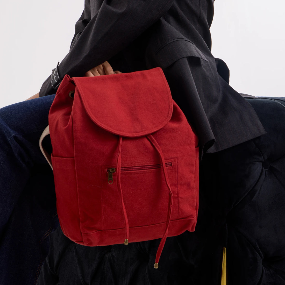 Haper Backpack Large in sleek black with a minimalist design.