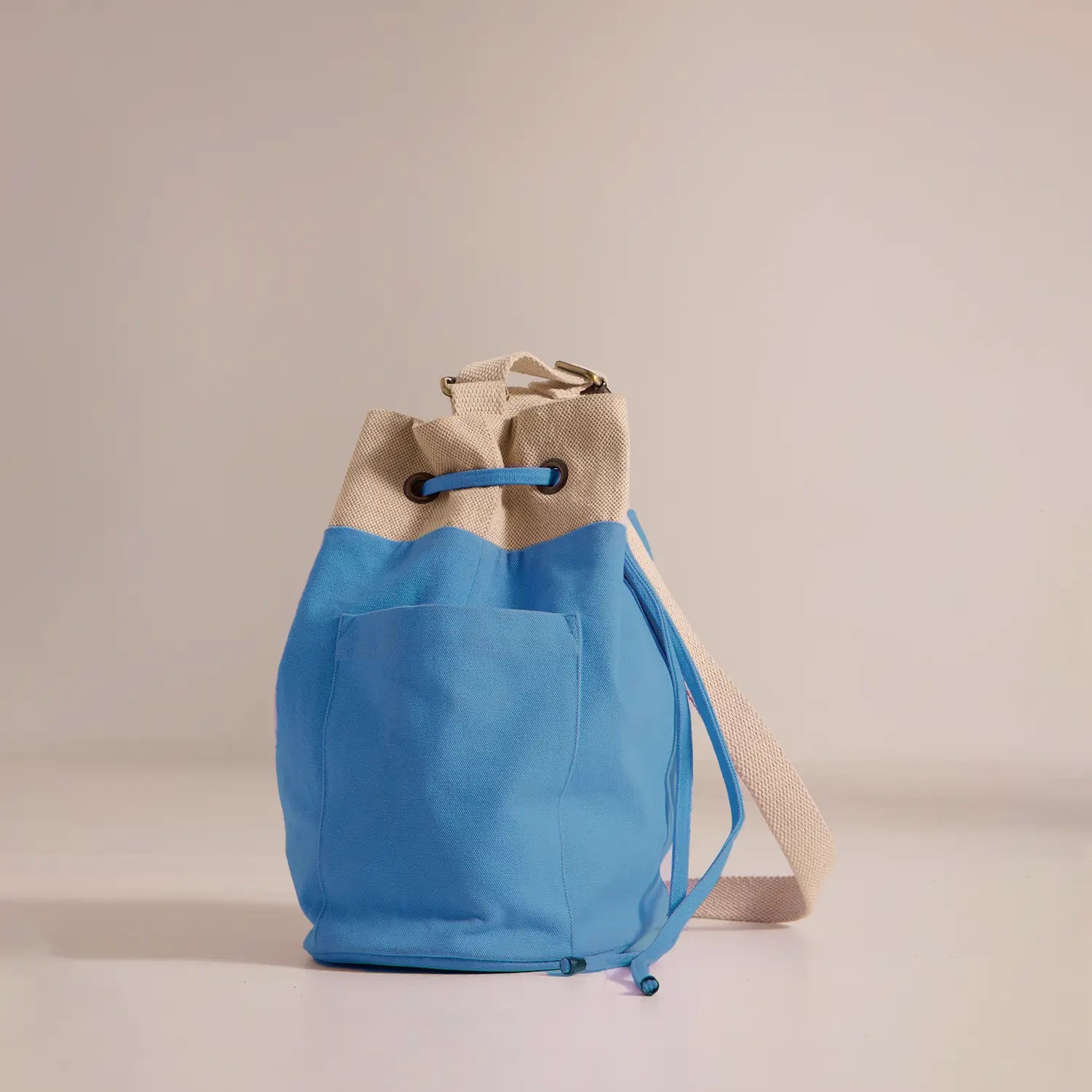 Your ideal companion, shop online our DNKY Purse for Girls