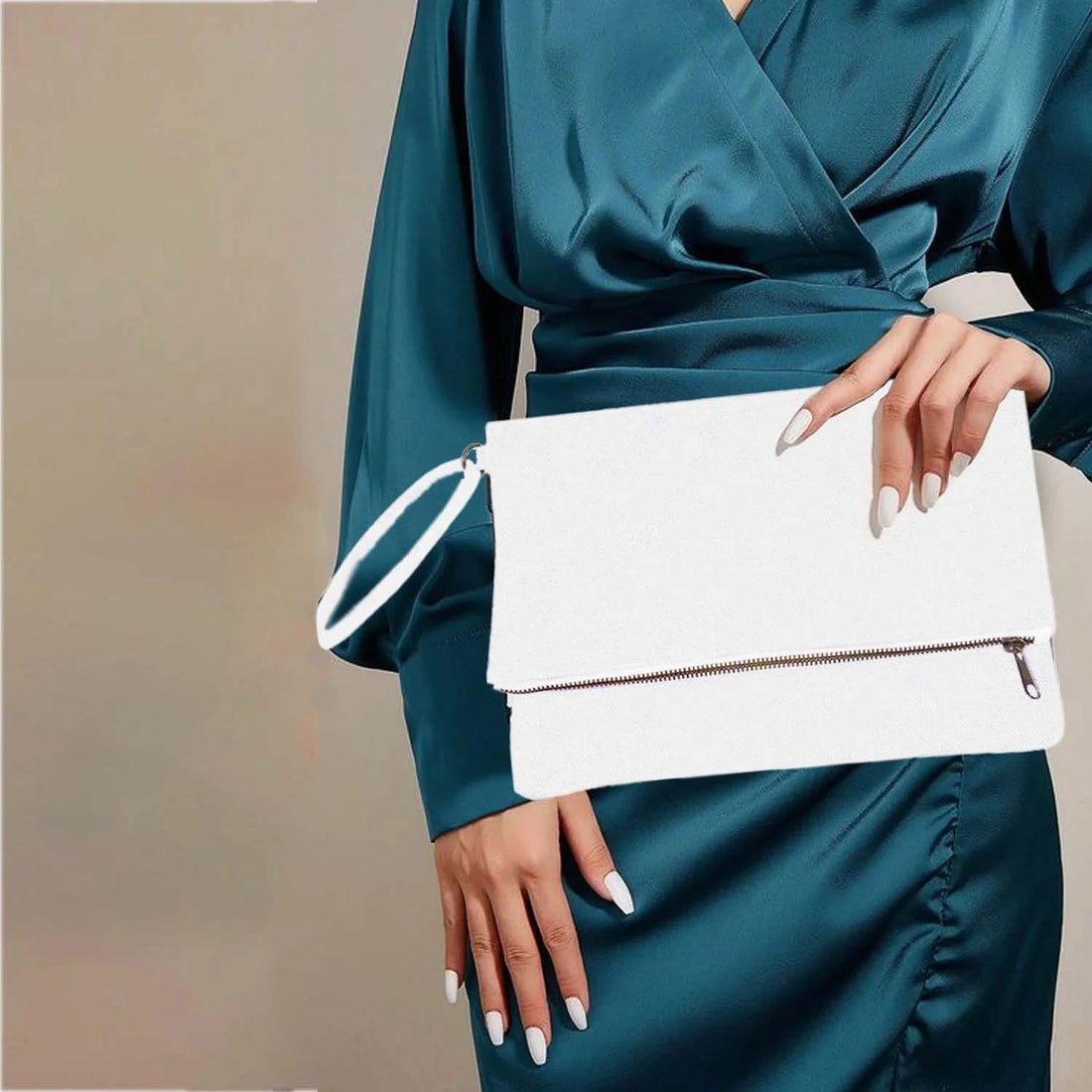 Soft and durable fabric enhances the clutch’s premium feel
