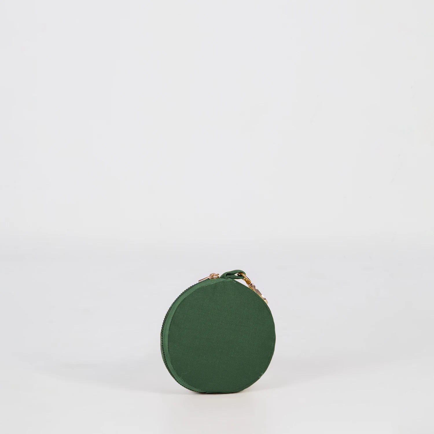 Our Dog D Originals Bottle Green is designed to simplify for daily essentials