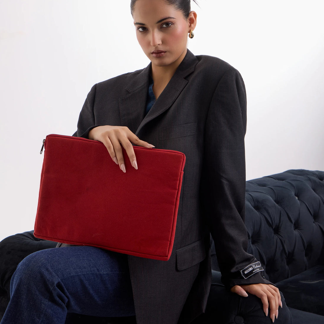 Stylish and protective laptop sleeve made of durable cotton canvas
