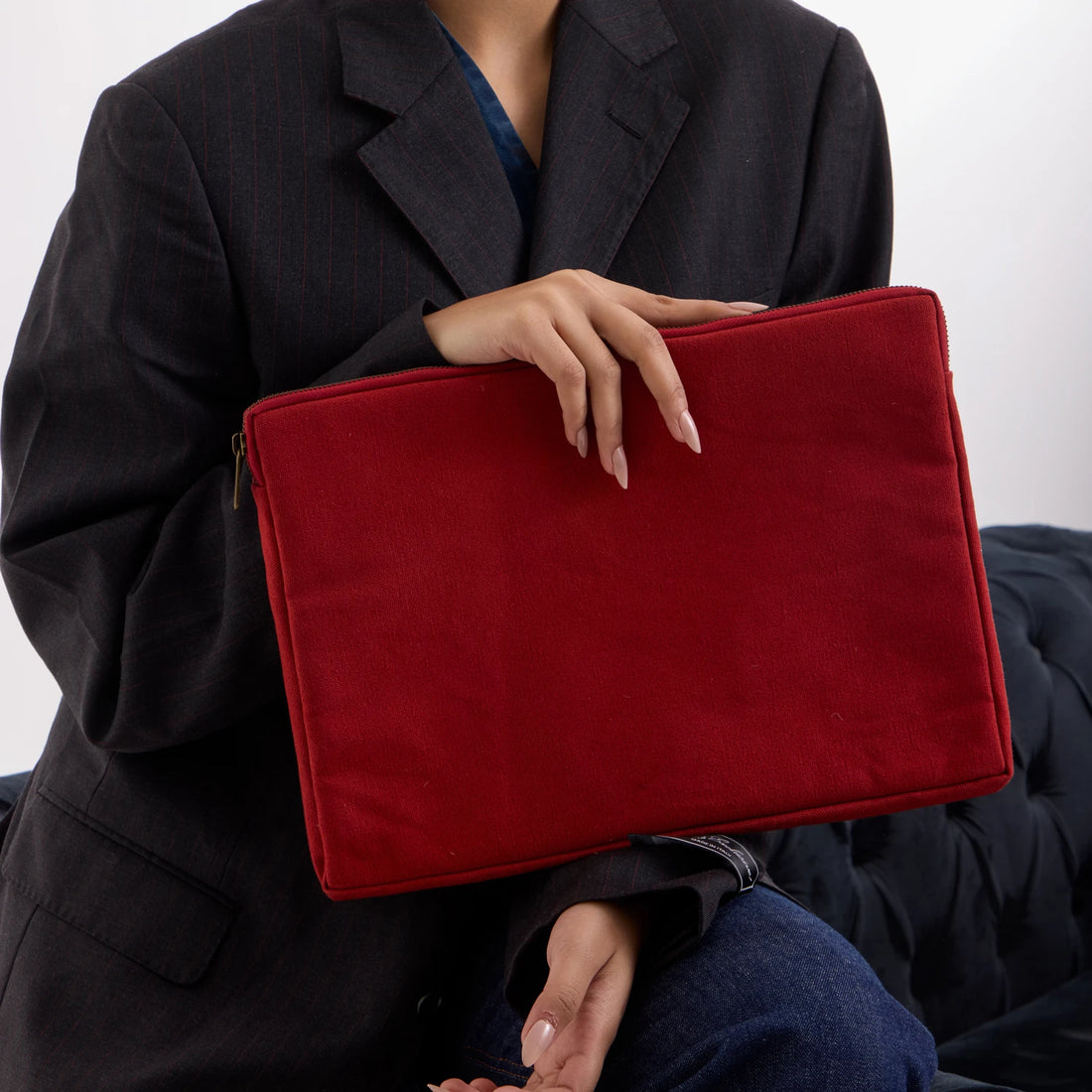 Stylish and protective laptop sleeve made of durable cotton canvas
