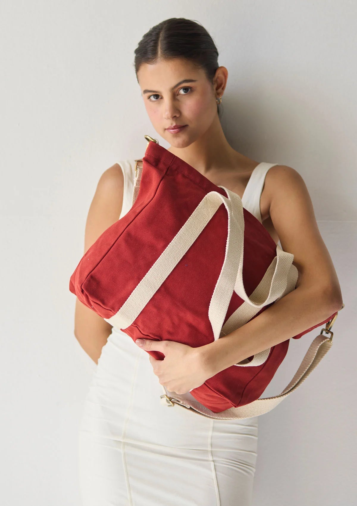 "Back view of the Sun J Bag Medium featuring adjustable straps for comfort."
