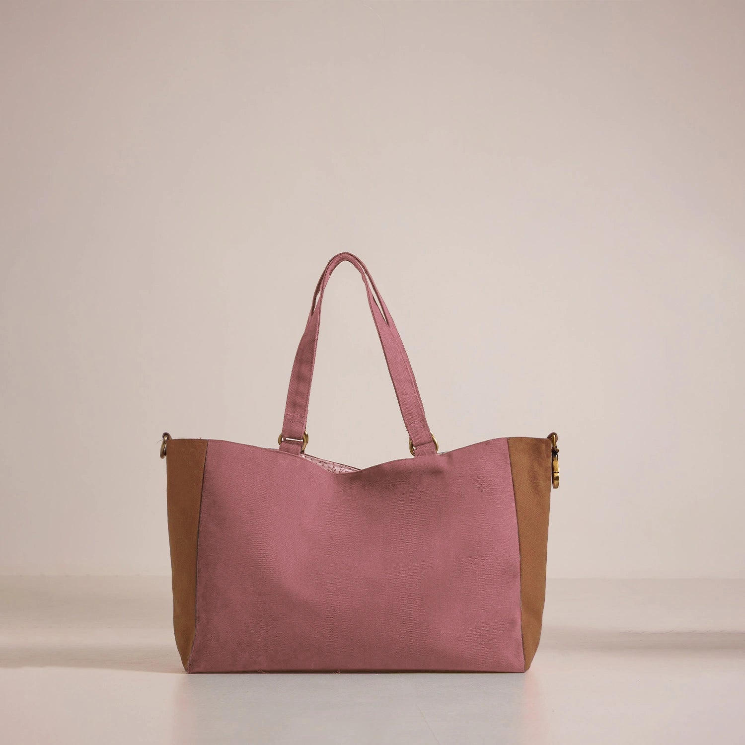 Combines style and design, check out our Faf shopper bag with zip