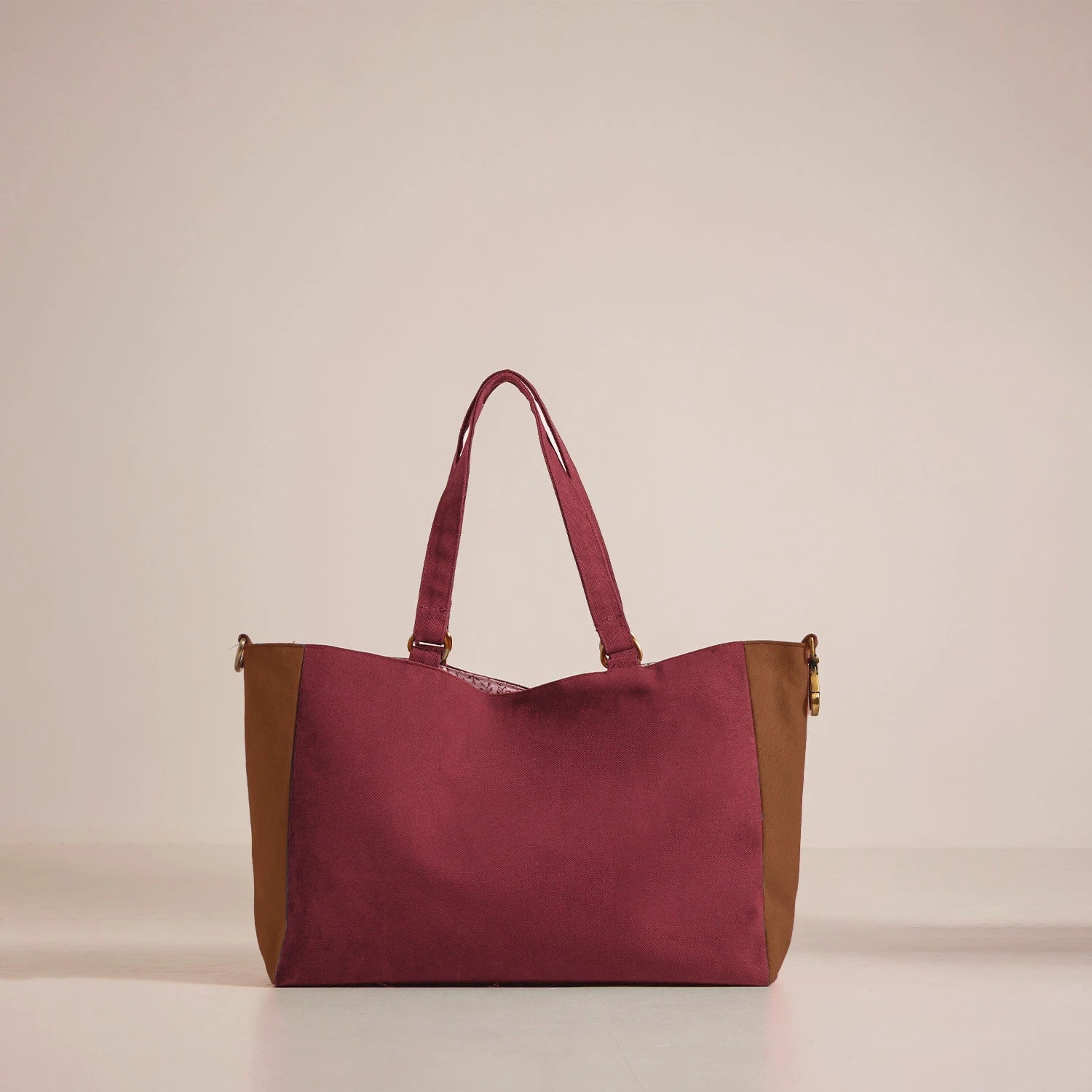 Hold all your essentials, check out our Faf Travel Tote Bag Online